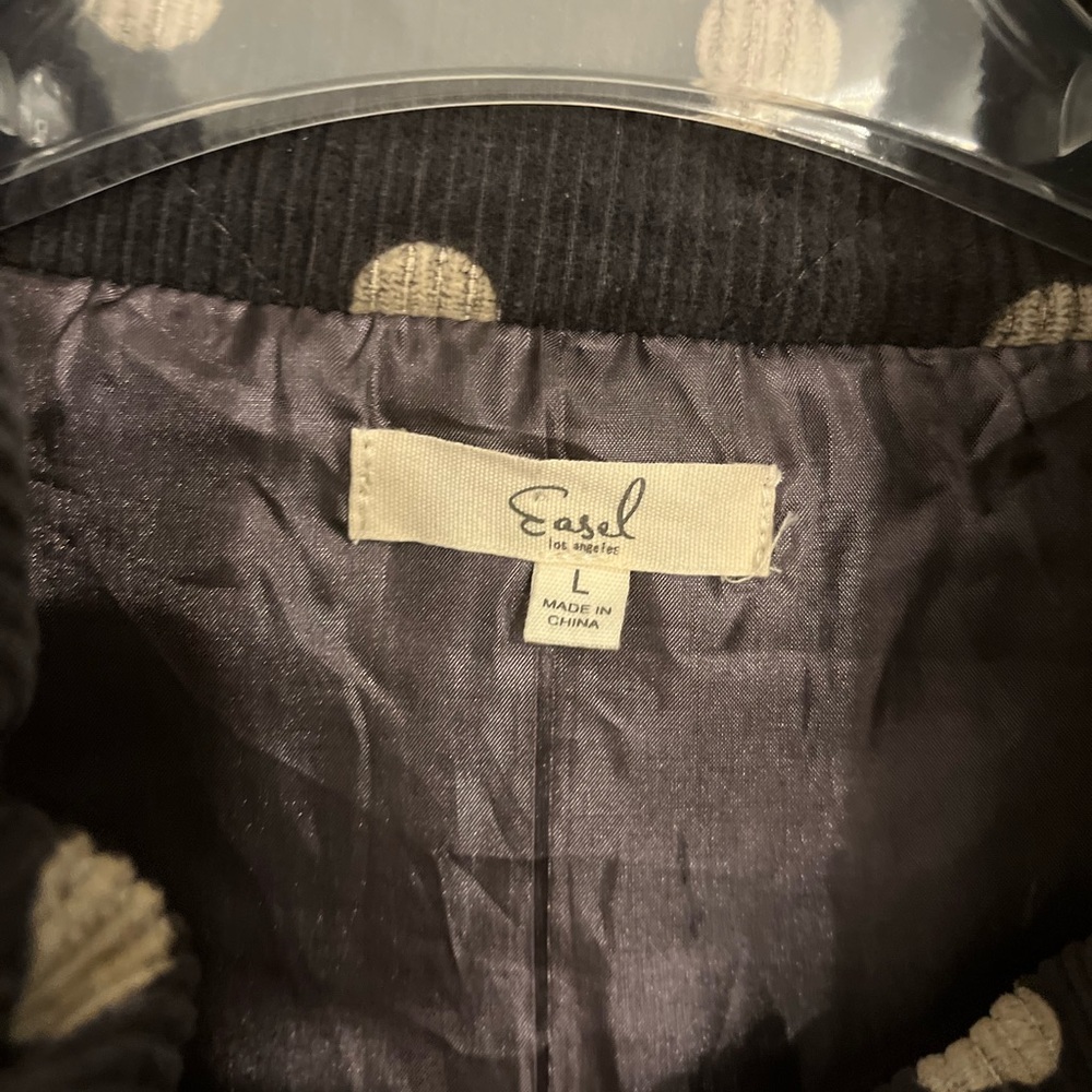 Vest - Picture 2 of 6